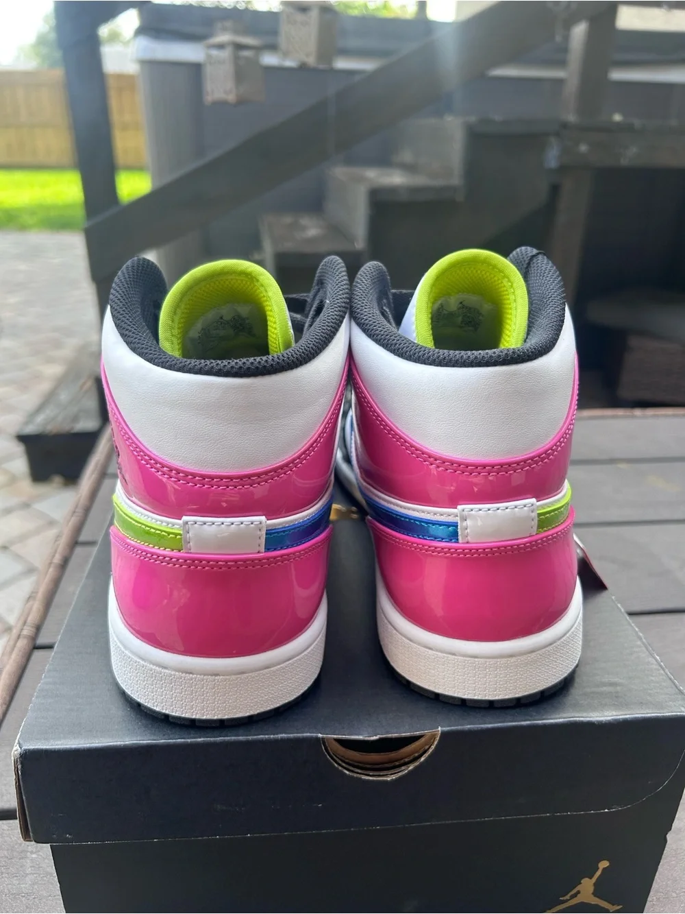 Jordan Air Jordan 1 Mid SE White Black Fuchsia